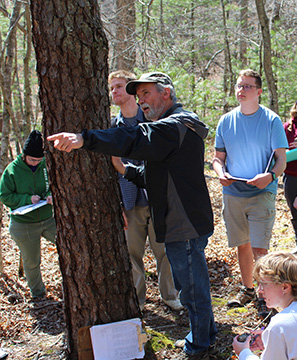Seiler teaching dendrology class